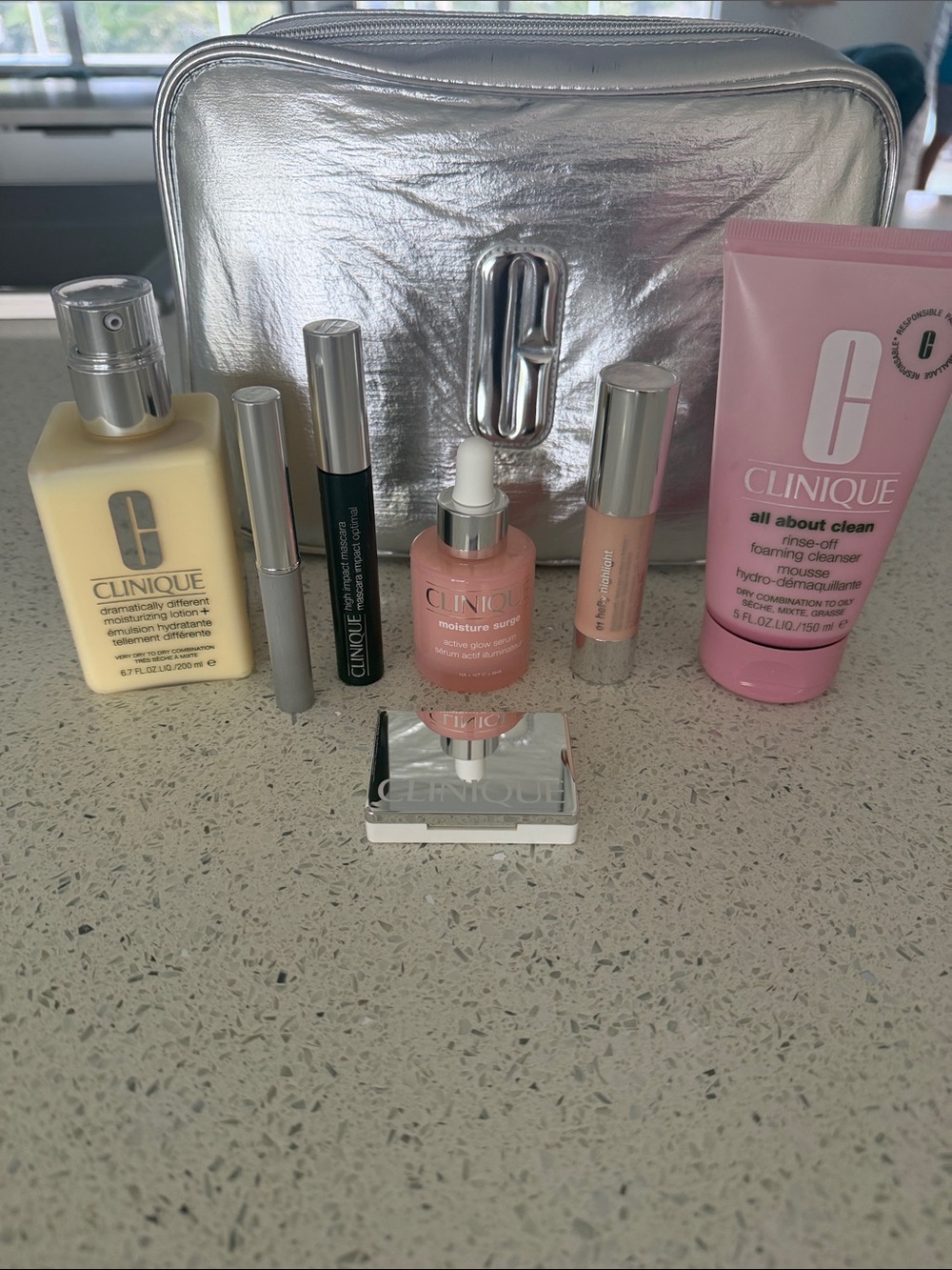 Perfect Christmas gift Clinique 7 Piece Makeup  & Skincare Kit